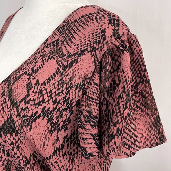 New Vanity Room Snake V-Neck Flutter Sleeve Handkerchief Hem Dress Size Medium - Picture 7 of 16